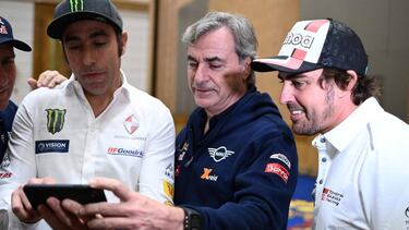 (From L-R) Mini's driver Stephane Peterhansel looks video with Borgward's driver Nani Roma, Mini's Spanish drivers Carlos Sainz and Toyota's driver Frenando Alonso of Spain before a press conference, on January 3, 2020, ahead of the 2020 Dakar Rally, whic