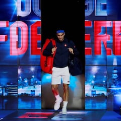 Federer se crece y pasa a semifinales primero de grupo