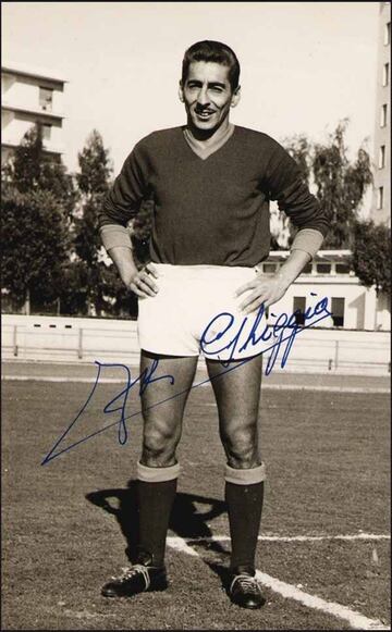 Delantero que ganó la Copa del Mundo de Brasil 1950, en el mejor conocido Maracanazo.
Se añadieron 12 jugadores más, tal y como se hizo en la Copa del Mundo con las bancas.