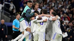 Los jugadores el Madrid celebran el pase a la final de la Champions.