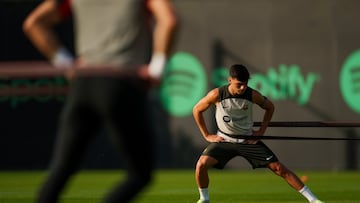 Pedri, en el primer entrenamiento de la temporada.