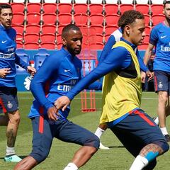 Neymar sólo duró 14 días en París: se vuelve hoy a Brasil...