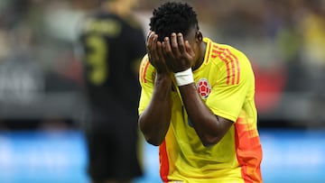 ARLINGTON, TEXAS - OCTOBER 11: Johan Carbonero #18 of Colombia reacts after scores the fourth goal of his team during an international friendly match between Mexico and Colombia at AT&T Stadium on October 11, 2025 in Arlington, Texas. Omar Vega/Getty Images/AFP (Photo by Omar Vega / GETTY IMAGES NORTH AMERICA / Getty Images via AFP)