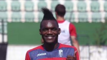 Thievy en un entrenamiento con el Granada