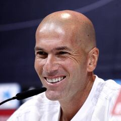 Zidane: "Cristiano no se mueve del Madrid"