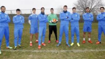 La zaga. De izda a dcha:Víctor Díaz, Bustinza, Mantovani, Insua, Serantes, Juanan, Albizua, Luis Ruiz y César Soriano.