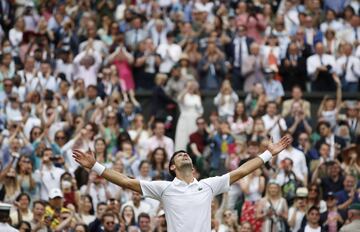Djokovic ganó una final vibrante frente a Berrettini y suma su sexto título en Wimbledon para empatar el récord de 20 Grand Slams de Nadal y Federer.
