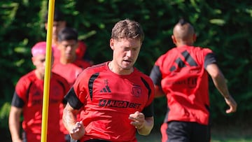 Formación de Colo Colo vs Olimpia: dos refuerzos hacen su debut y Vidal en defensa