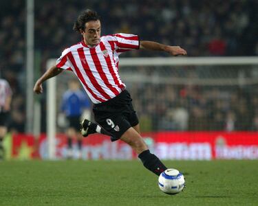 Jug en el Athletic entre 1998 y 2005. Ese mismo a?o fich por el Barcelona, donde jug hasta 2008.