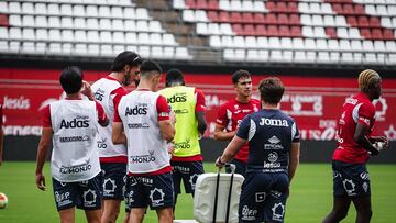 El equipo, en el último entrenamiento en el estadio.