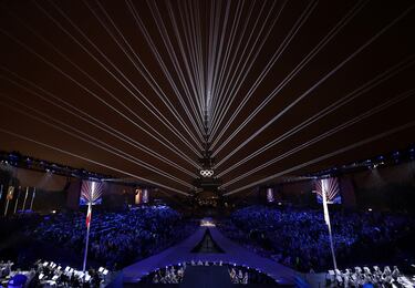Espectculo de luces en la Torre Eiffel durante la ceremonia inaugural de los Juegos Olmpicos de Pars 2024.