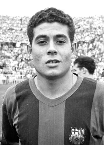 Ferran Olivella, exjugador del FC Barcelona entre 1956 y 1969, falleci¨® el 14 de mayo, a los 86 a?os de edad. En su dilatada trayectoria azulgrana dej¨® un palmar¨¦s con tres Copas de Ferias (1955-58, 1958-60, 1965-66), dos Ligas (1958-59, 1959-60) conseguidas con Helenio Herrera de entrenador, y cuatro Copas (1956-57, 1958-59, 1962-63 y 1967-68), en 13 temporadas y 524 partidos. Olivella, que jugaba de defensa, tambi¨¦n tuvo una importante carrera con la Selecci¨®n espa?ola, de la que fue capit¨¢n y protagonista destacado de la primera Eurocopa de Espa?a en 1964. El barcelon¨¦s dej¨® el f¨²tbol en partido oficial el 21 de mayo de 1969, en la final de Recopa que el Bar?a perdi¨® con el Slovan de Bratislava. Tras su retirada se mantuvo vinculado al club cul¨¦ y fue miembro del consejo directivo de 1989 a 1993.