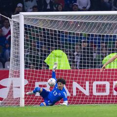 Atajadas de Ochoa contra Jamaica, cruciales para evitar la derrota de México