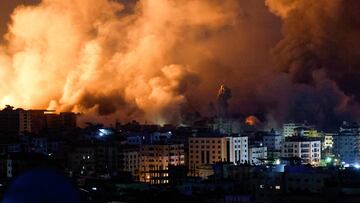 Flames and smoke billow during Israeli strikes in Gaza, October 9, 2023. REUTERS/Mohammed Salem TPX IMAGES OF THE DAY