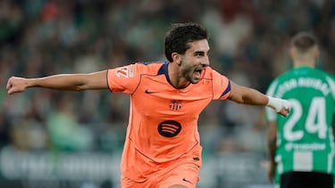 Barcelona's Ferran Torres celebrates after scoring his side second goal during the Spanish La Liga soccer match between Real Betis and Barcelona in Seville, Spain, Saturday, Dec. 6, 2025. (AP Phot/Manu Reino)