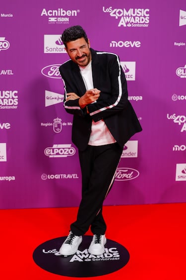 Tony Aguilar posa en la alfombra roja. 