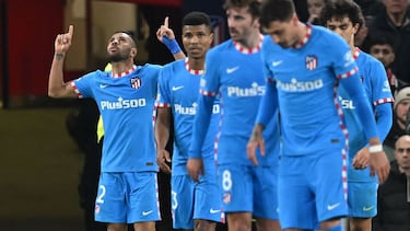 Atletico Madrid's Brazilian defender Renan Lodi (L) celebrates after scoring the opening goal of the UEFA Champions League round of 16 second leg football match between Manchester United and Atletico Madrid at Old Trafford stadium in Manchester, nort