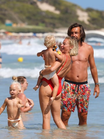 Pirlo y Valentina Baldini disfrutan de unos días de descanso junto a la familia en Ibiza.