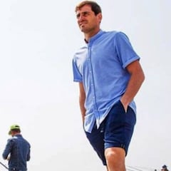Iker Casillas revoluciona Instagram con un invitado indeseado en su comida