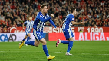 Toni Martínez celebra su gol.