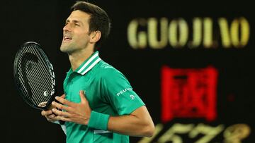Novak Djokovic celebra su victoria ante Jeremy Chardy en primera ronda del Open de Australia 2021.