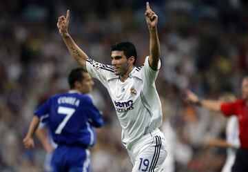 Al año siguiente, en 2006, el Real Madrid volvió a ser protagonista del mercado. Hizo un trueque en el último momento dejando marchar a Julio Baptista al Arsenal y trayendo a José Antonio Reyes por 17 millones de euros. 