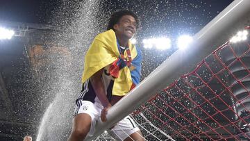 Juan Guillermo Cuadrado en el festejo de un t&iacute;tulo con Juventus.