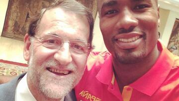 El 'selfie' de Serge Ibaka con el presidente Mariano Rajoy