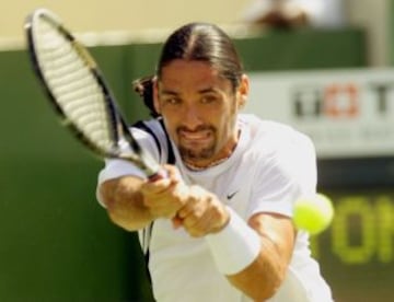 El récord de su carrera fue de 391 triunfos y 192 derrotas.