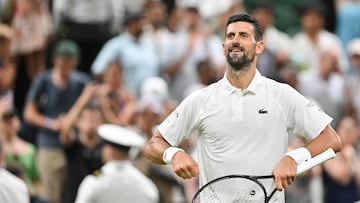 Novak Djokovic celebra su victoria contra Alexandre Mulleren Wimbledon.