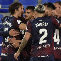 Xisco salva el puesto ante el Burgos