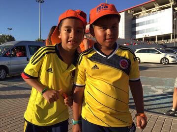 La afición colombiana apoya sin parar a la Selección, mucha alegría en Murcia.