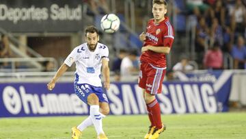 Carlos Ruiz, del Tenerife, ante el Zaragoza el 18 de agosto de 2017.