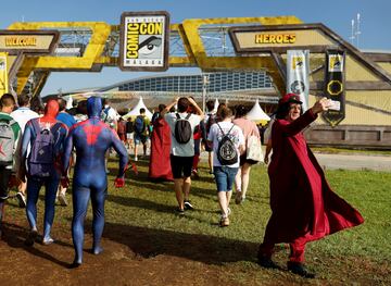 Desde superhéroes hasta personajes de anime, el espíritu friki conquista cada rincón del evento.