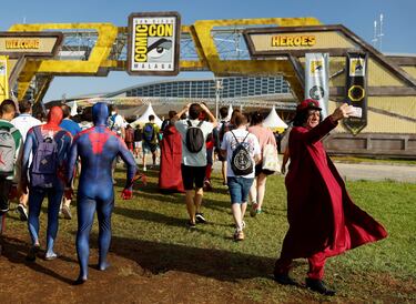 Desde superhéroes hasta personajes de anime, el espíritu friki conquista cada rincón del evento.