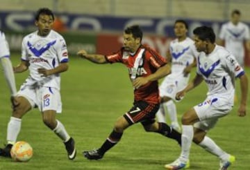 El conjunto bonaerense comenzó la Copa Libertadores 2015 con el pie izquierdo, pues cayeron 2-0 con San José de Oruro en el Estadio Jesús Bermúdez. Ángel Orué y Gabriel Valverde anotaron por los bolivianos.