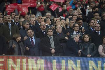 Minuto de silencio en el palco del Camp Nou por los miembros del equipo técnico del Chapecoense.