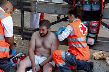 Imágenes del quinto encierro de los Sanfermines 2022 con la ganadería de Cebada Gago. La carrera ha sido complicada y ha dejado varios heridos y caídas.