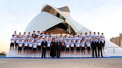 El Movistar se presenta en Valencia: Tour para Uijtdebroeks y dudas de Mas