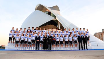 Presentación del equipo Movistar en la Ciudad de las Artes y las Ciencias.