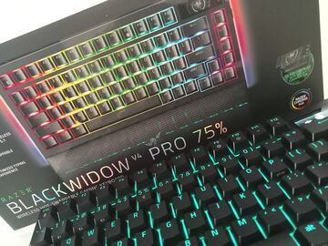 Razer BlackWidow V4 Pro 75% análisis review