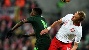 Poland&#039;s Kamil Glik (R) and Nigeria&#039;s Kelechi Iheanacho vie for the ball during the international friendly football match of Poland vs Nigeria in Wroclaw, Poland, on March 23, 2018, in preparation of the 2018 Fifa World Cup. / AFP PHOTO / JANEK 