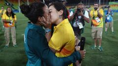 Una de las voluntarias de los Juegos Olímpicos, Marjorie Enya, no dudó en pedir matrimonio a la jugadora brasileña de Rugby 7 Isadora Cerullo en los Juegos Olímpicos de Río. Toda una declaración de intenciones a nivel mundial para la normalización del matrimonio homosexual.
