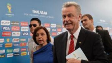 Hitzfeld: "Es casi irresponsable jugar en medio de la selva"