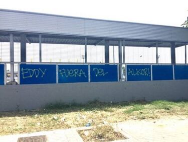Aparecen en Alcorcón pintadas y pancartas contra Edy Silvestre