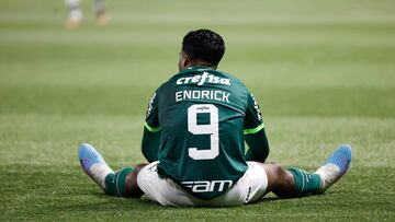 The former Barcelona forward was present as the future Real Madrid forward lost to Santos in the Paulistão final first leg.