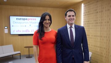 El expresidente de Ciudadanos Albert Rivera y la vicealcaldesa de Madrid, Begoña Villacís, posan a su llegada a un desayuno informativo de Europa Press, en el Auditorio Meeting Place, a 10 de marzo de 2023, en Madrid (España).
10 MARZO 2023;MADRID;DESAYUNO INFORMATIVO;BEGOÑA VILLACIS;EUROPA PRESS
Jesús Hellín   / Europa Press
10/03/2023