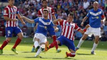 Giménez, en un partido ante el Almería de la pasada temporada.
