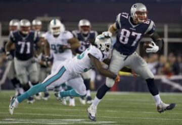 El partido empez¨® con un cl¨¢sico: la conexi¨®n Brady-Gronkowski para touchdown. El tigh end estrella de los Patriots acabar¨ªa con 6 recepciones para 113 yardas. La recepci¨®n m¨¢s larga ser¨ªa esta anotaci¨®n, 47 yardas.
