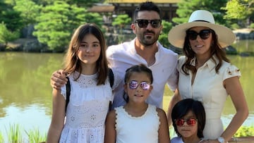 David Villa junto a su mujer e hijos.